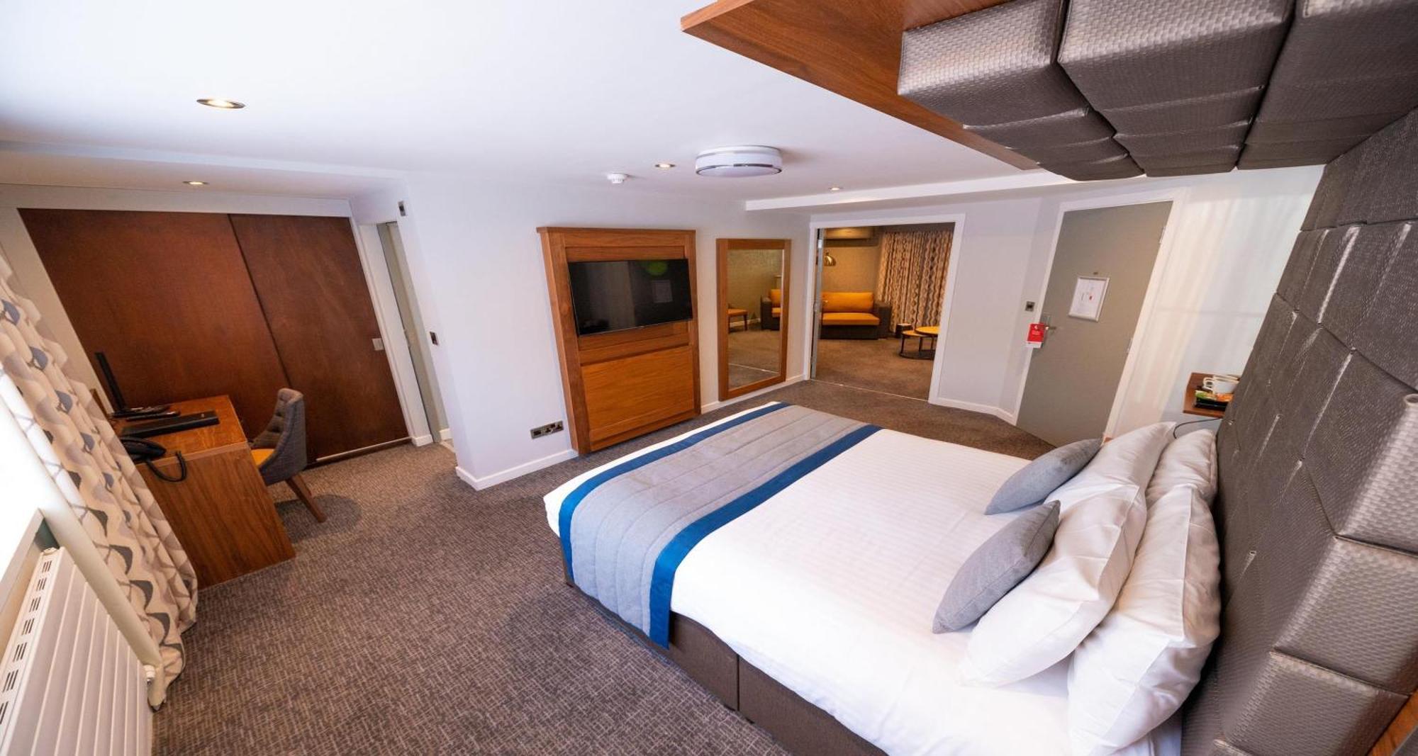 Best Western Plus Lancashire Manor Hotel Skelmersdale Dış mekan fotoğraf